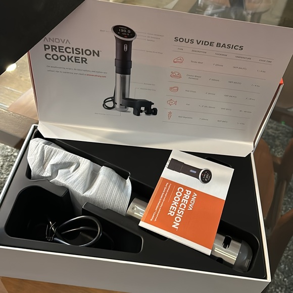 Anova Sous Vide Precision Cooker, WIFI 2nd Gen, 900 Watts - Picture 3 of 4